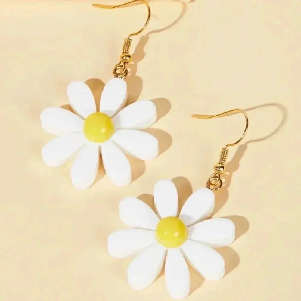 White and yellow daisy flower dangle drop earrings casual floral spring summer